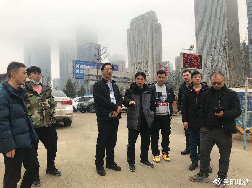 檢查組在國際生態會議中心站~陽關站區間美的悅然里項目施工現場開展檢查